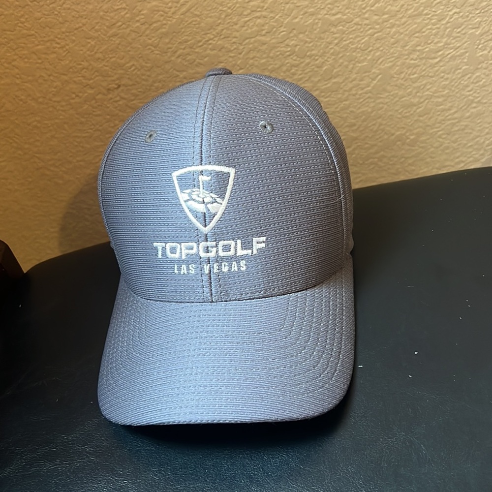 Topgolf Las Vegas Travis Mathew fitted hat s/m gray
